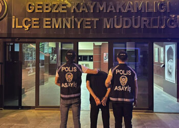 Halk otobüsünde yanına oturduğu kadını taciz etti