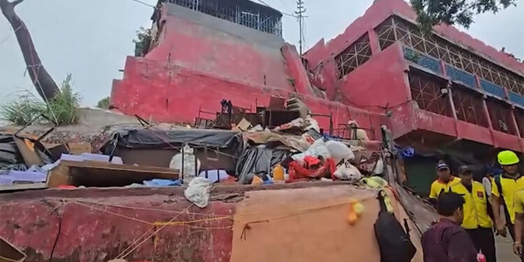 Hindistan'da tapınakta izdiham: 6 ölü, 29 yaralı