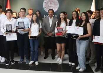 Hatay’da LGS ve YKS’de başarılı öğrenciler ödüllendirildi