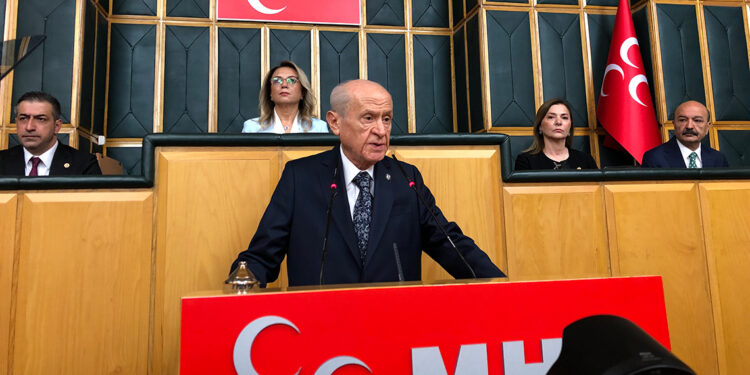 Hayırdır Özgür Bey darbe mi düşünüyorsun?