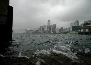 Hong Kong’da ‘Wipha’ tayfunu etkili oluyor