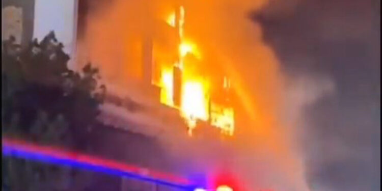 Irak'ta alışveriş merkezinde yangın: 50 ölü