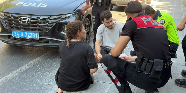 Amerika'dan getirilen otomobil ile trafiğe çıktı, dakikalar sonra yayaya çarptı