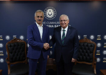 Yaşar Güler Abdulkadir Uraloğlu ile IDEF'25'te