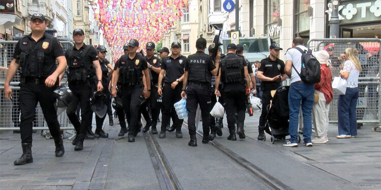 Beyoğlu'nda toplantı ve gösteri yürüyüşleri 1 gün süreyle yasaklandı