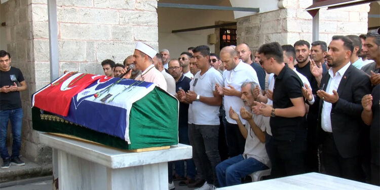 Beyoğlu'nda kazada hayatını kaybeden belediye işçisi son yolculuğuna uğurlandı