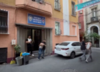 Beyoğlu'nda laf atma tartışmasında 17 yaşındaki Umut bıçakla ağır yaralandı
