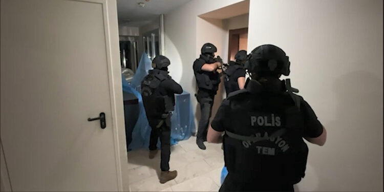 DEAŞ'a finansal destek sağladıkları iddia edilen kişilere operasyon; 6 gözaltı