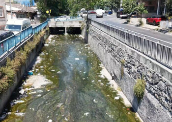 Galata Deresi'ne atılan çöplere tepki