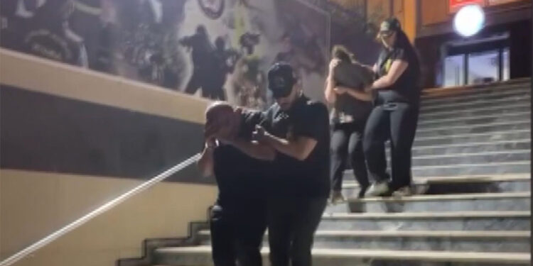 İnternet üzerinden dolandırıcılık yapan çift yakalandı