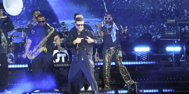 Justin Timberlake 11 yıl aradan sonra İstanbul'da konser verdi