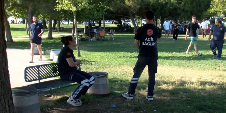 Kartal'da denize giren kişi kayboldu