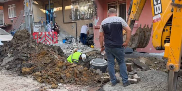 Küçükçekmece'de doğal gaz borusunda patlama: 2 işçi yaralandı