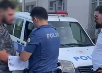 Küçükçekmece'de ehliyet sınavına düzenekle giren aday yakalandı