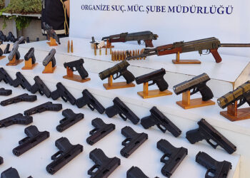 Organize suç örgütüne yönelik operasyonda ele geçirilenler emniyette sergilendi