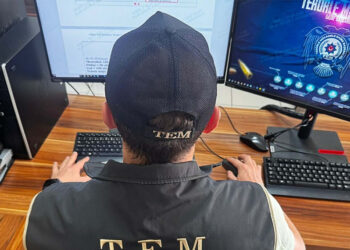 İzmir merkezli 60 ilde FETÖ operasyonu