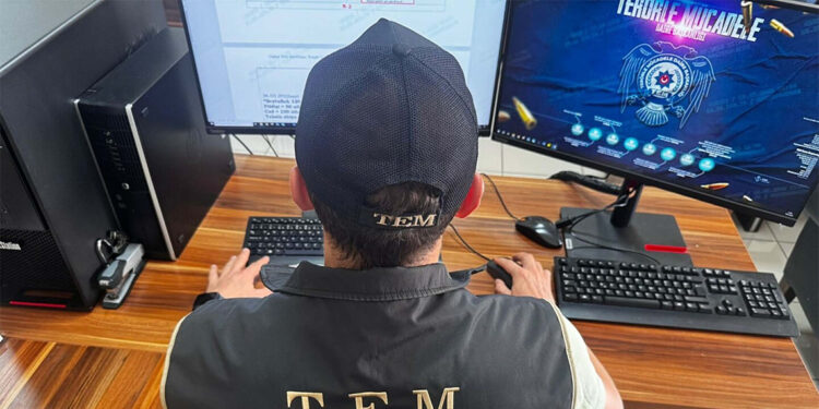 İzmir merkezli 60 ilde FETÖ operasyonu