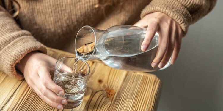 İdrar yolu enfeksiyonuna karşı sıvı tüketimi ve hijyen şart