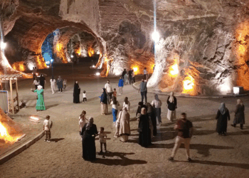 Iğdır'daki tuz mağarası, ziyaretçilerin gözdesi oldu