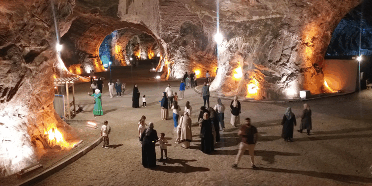 Iğdır'daki tuz mağarası, ziyaretçilerin gözdesi oldu