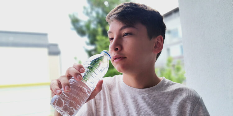 İhtiyacımızdan fazla su tüketirsek su zehirlenmesi meydana gelir