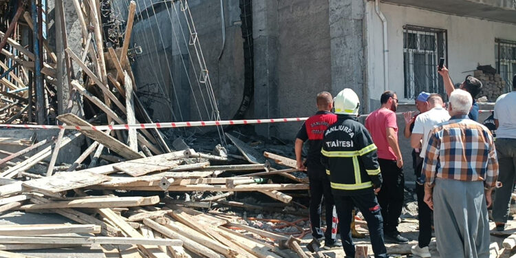 İnşaat halindeki binada beton dökümü sırasında çökme; 7 işçi yaralı