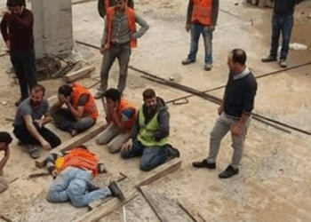 İnşaatın 4'üncü katından düşen duvar ustası ağır yaralandı
