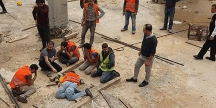 İnşaatın 4'üncü katından düşen duvar ustası ağır yaralandı