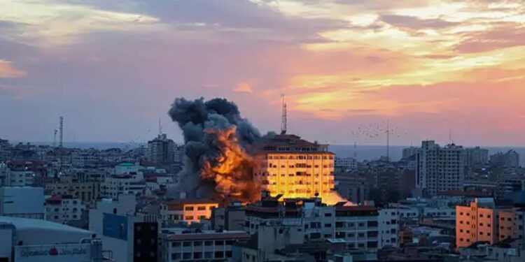 İsrail'den Yemen'deki Hudeyde Limanı'na saldırı