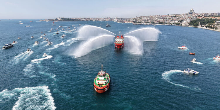 İstanbul'da Denizcilik ve Kabotaj Bayramı'nın 99'uncu yılı kutlandı