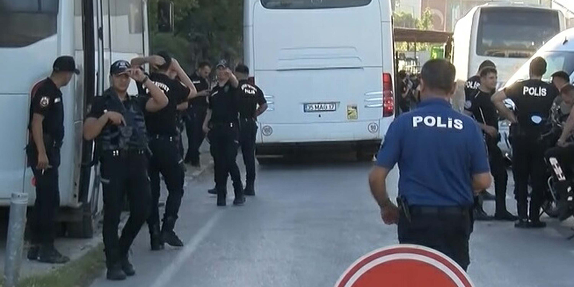 İzmir'de Tunç Soyer dahil gözaltına alınanlar adliyeye sevk edildi