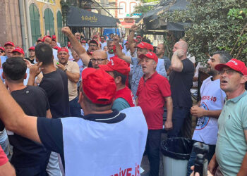 İzmir'de işten çıkarılanların eylemi 2'nci gününde