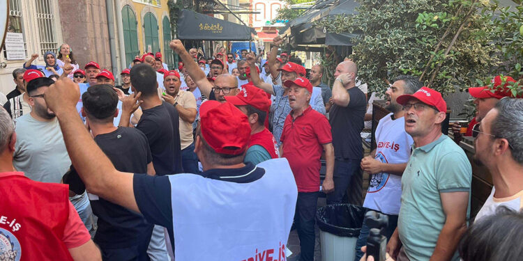 İzmir'de işten çıkarılanların eylemi 2'nci gününde