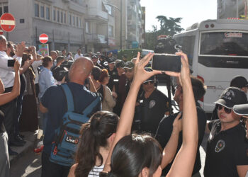 İzmir'deki yolsuzluk soruşturmasına ilişkin yeni detaylar ortaya çıktı