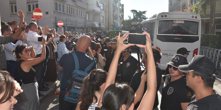 İzmir'deki yolsuzluk soruşturmasına ilişkin yeni detaylar ortaya çıktı