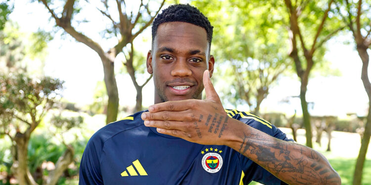 Futbolun hep çekişmeli olduğu liglerde mücadele ettim