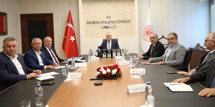 Kamu işçisine 3'üncü zam teklifi