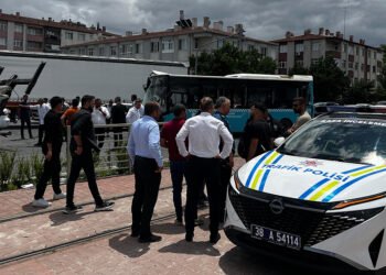 Kayseri'de TIR, otomobil ve otobüs çarpıştı: 8 yaralı
