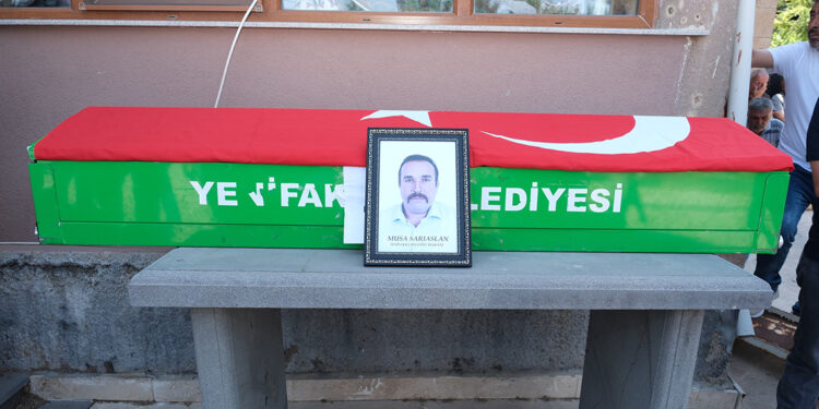 Kazada hayatını kaybeden Yenifakılı Belediye Başkanı, toprağa verildi