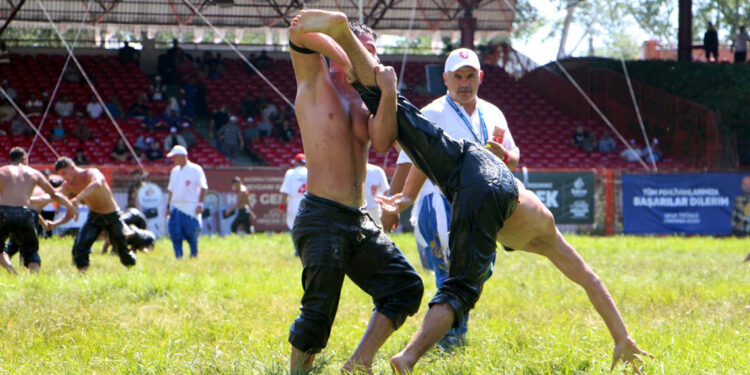 Kırkpınar'da ikinci gün karşılaşmaları başladı
