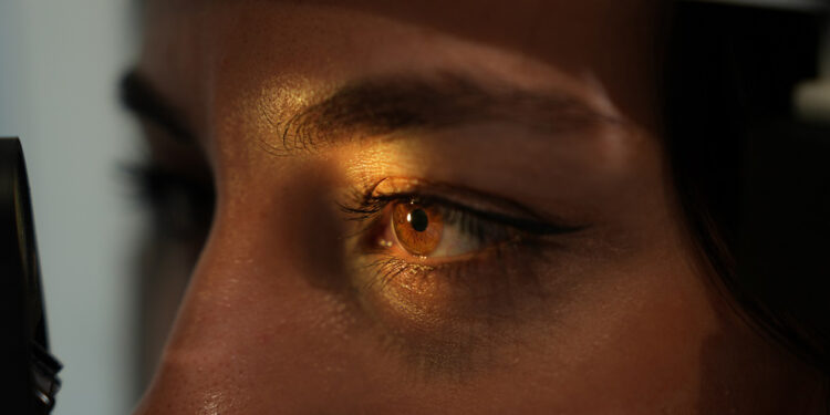 Kuru göz hastalığı yaşam kalitesini düşürüyor