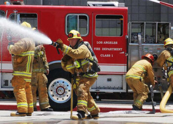 Los Angeles'daki orman yangınına müdahale için 150 Ulusal Muhafız görevlendirildi