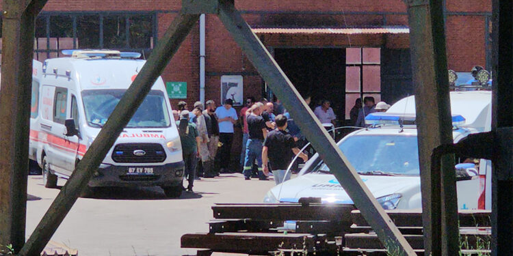 Maden ocağında metan püskürmesi alarmı; İşçiler tahliye dildi