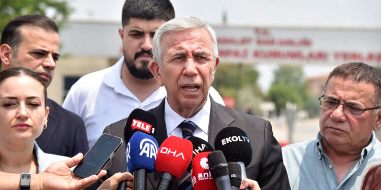 Belediye başkanlarını tutuklu tutmayı izah edemezsiniz