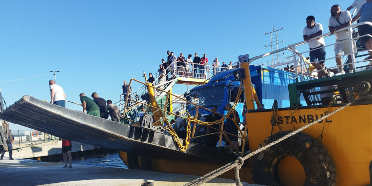 Marmara Adası açıklarında feribotta yangın çıktı
