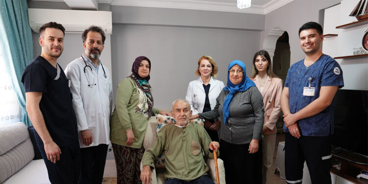 Medipol, taşınabilir cihazlarla evde sağlık hizmeti sunuyor