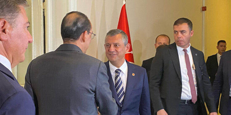 MİT Başkanı İbrahim Kalın Özgür Özel'i ziyaret etti