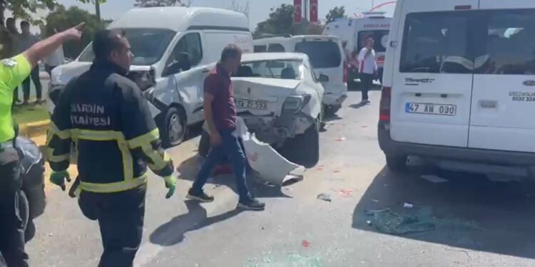 Mardin'de 7 araç zincirleme kazaya karıştı; 3 yaralı