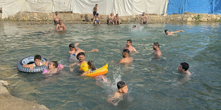 Mardin’in serinlik durağı Beyazsu Vadisi, ziyaretçi akınına uğruyor