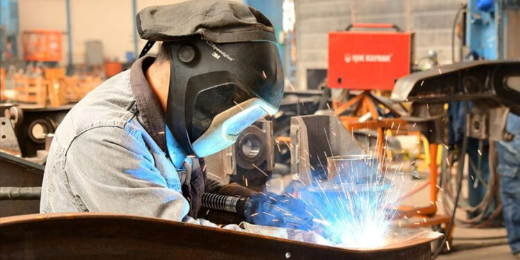 Mayıs ayında sanayi üretimi yıllık yüzde 4,9 arttı